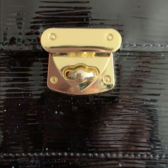 Bundle off shoulder shirt with Steve Madden clutch - Picture 4 of 5